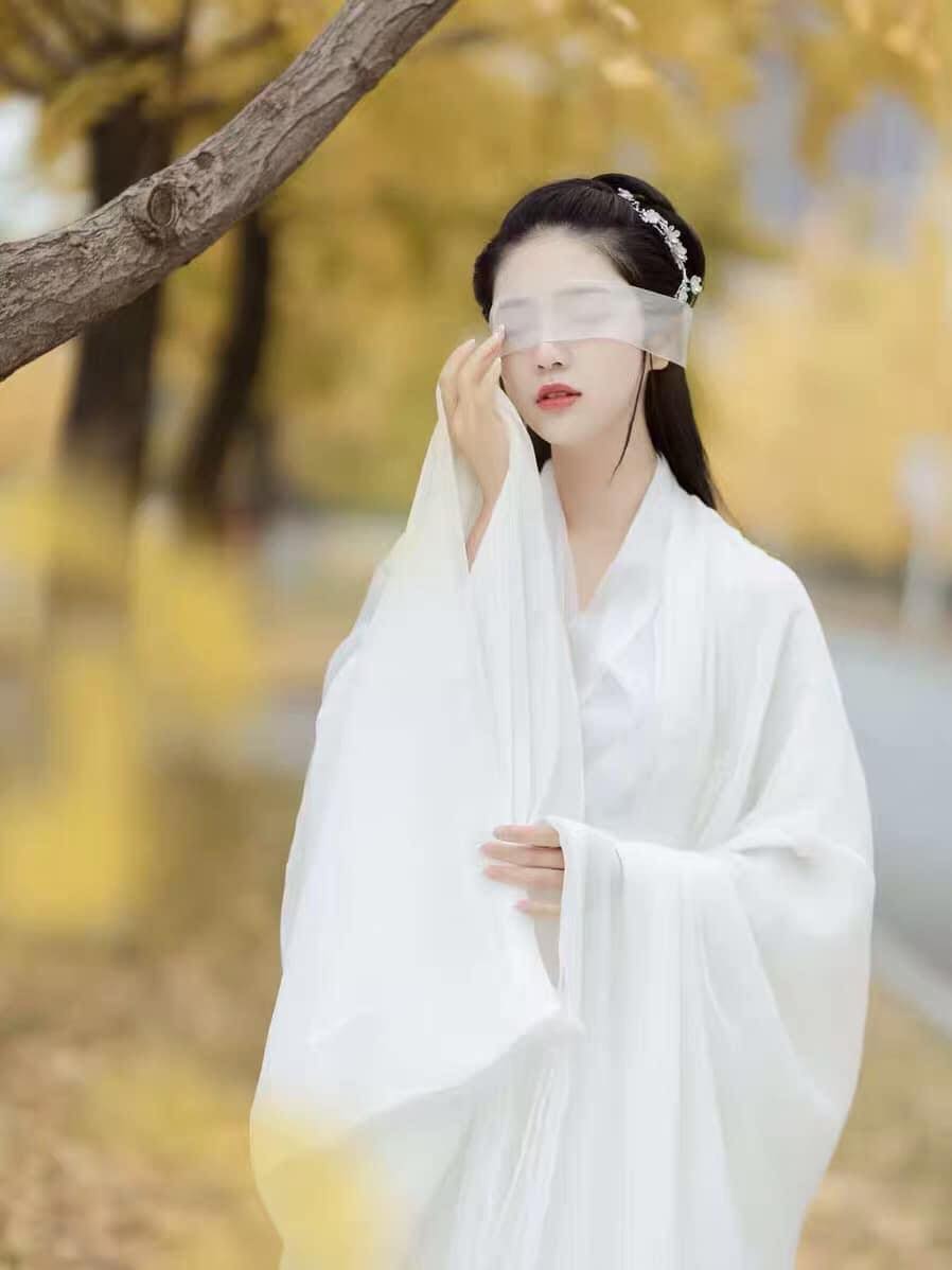 Netizen bình chọn nam thần cổ trang tóc trắng ma mị nhất Đông Hoa Đế  Quân Cao Vỹ Quang ngậm ngùi chịu thua ông xã Triệu Lệ Dĩnh