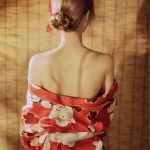 Kimono đỏ hoa ( giá thuê )